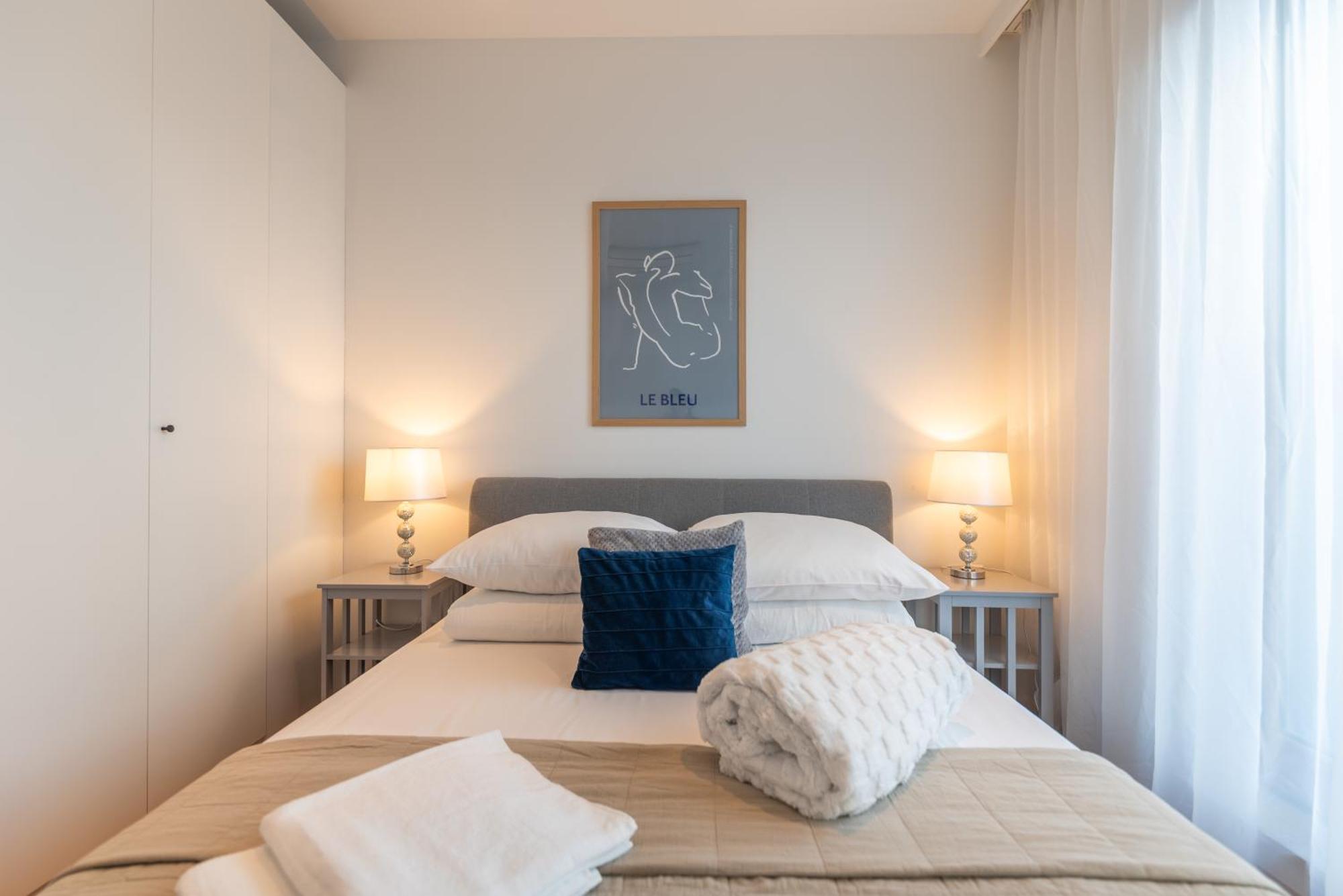 Lights Apartment *